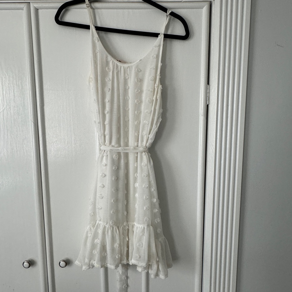 Chic White Sleeveless Dress